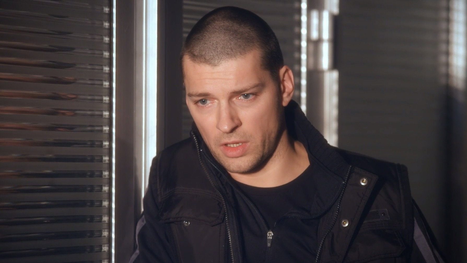 Backdrop for Спасатели: Часть 2