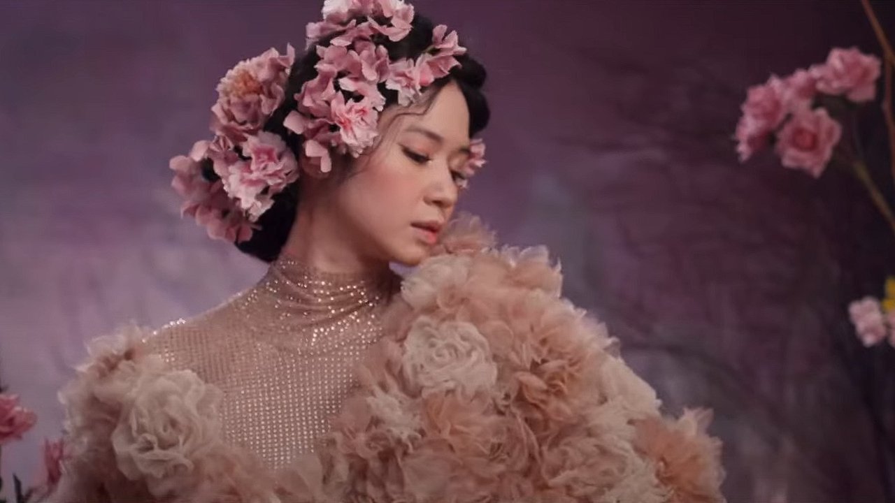 Backdrop for Отель разбитых сердце