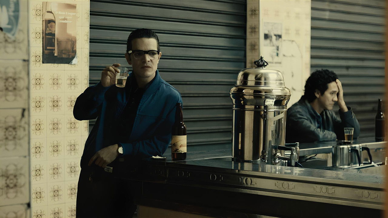 Backdrop for Лицо в мусоре