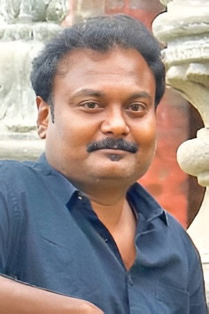 Cover image for Bakkiyam Sankar