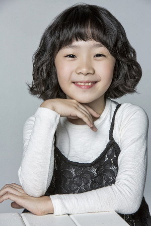 Cover image for 허율