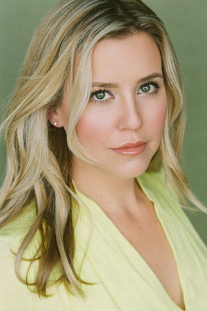 Cover image for Noelle Kenney