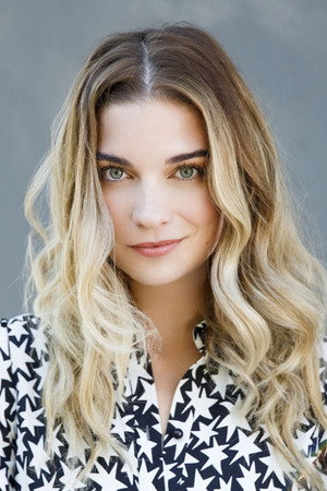 Cover image for Annie Murphy