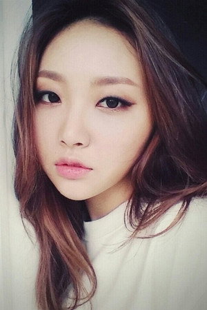 Cover image for Bae Jin Young