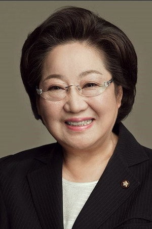 Cover image for 김을동