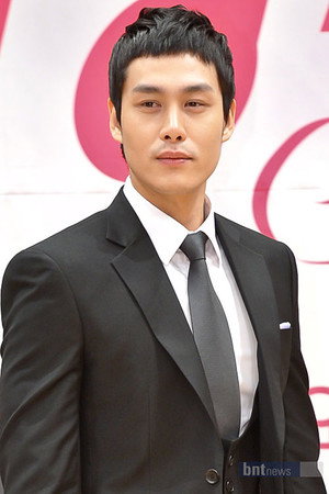 Cover image for Song Yoo-ha