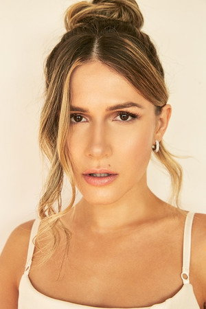 Cover image for Erin Sanders