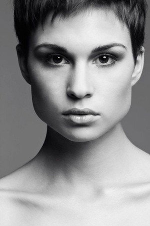 Cover image for Roxanne Fernandes