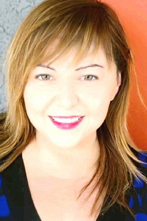 Cover image for Lisa Valenzuela