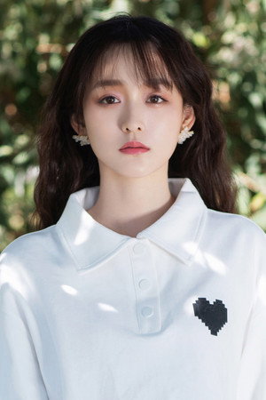 Cover image for 何泓姗