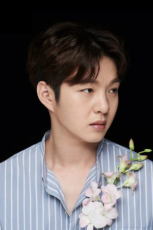 Cover image for 이창섭