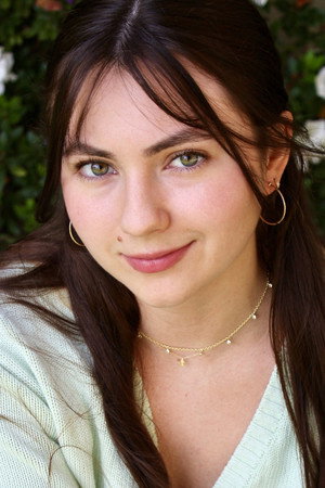 Cover image for Rhiannon Leigh Wryn