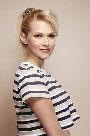Cover image for Claudia Lee