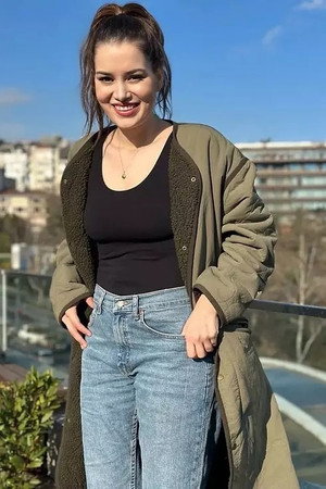 Cover image for Cemre Özşişman