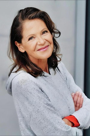 Cover image for Angela Roy