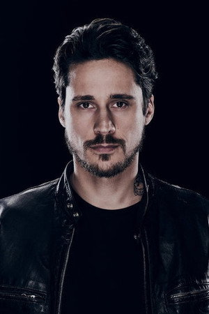 Cover image for Peter Gadiot