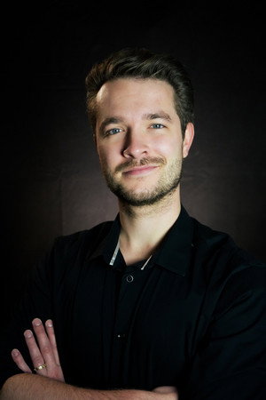Cover image for Andy van Veen