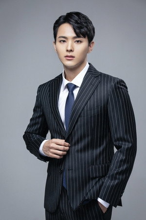 Cover image for 서지원