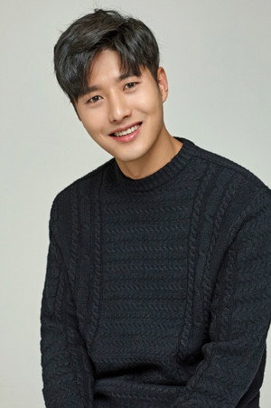 Cover image for 신정윤