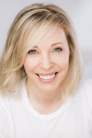 Cover image for Nancy Robertson