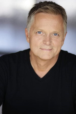 Cover image for Dennis North