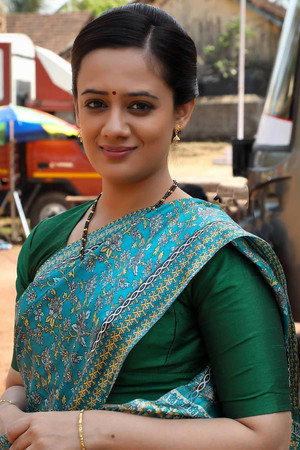 Cover image for Spruha Joshi
