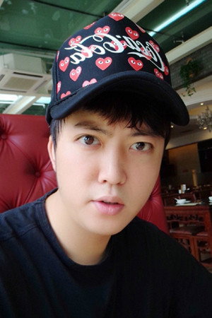 Cover image for Zhang Yiming