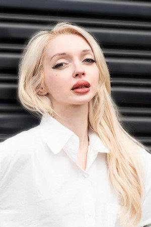 Cover image for Viola Odette Harlow