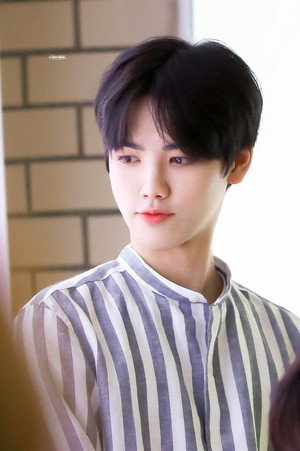 Cover image for 민희