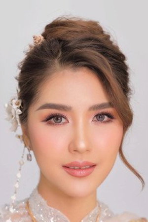Cover image for กมลรัตน์ ปรือทอง