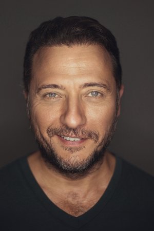 Cover image for Yiğit Özşener