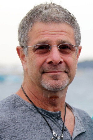 Cover image for Gil Junger