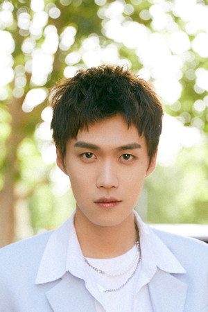 Cover image for 張騰