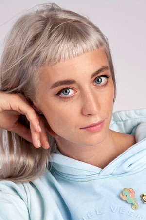 Cover image for Adele Thele Robam