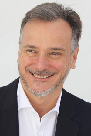 Cover image for Julio Pereira