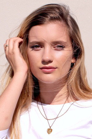 Cover image for Mia Healey