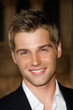 Cover image for Mike Vogel