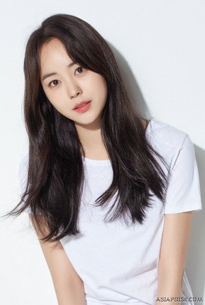 Cover image for Yoo Ye-bin