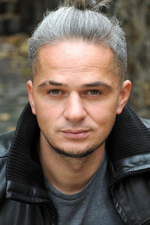 Cover image for Yannick Ruiz