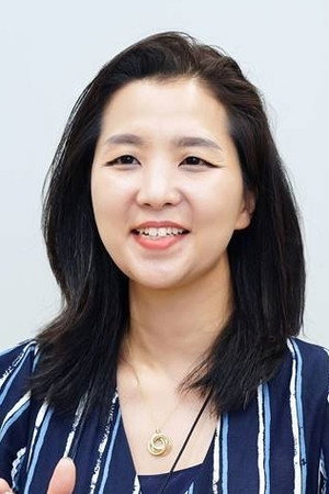 Cover image for Min Young Hong