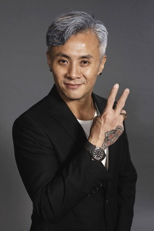 Cover image for 陳中泰