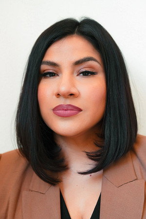 Cover image for Melinna Bobadilla