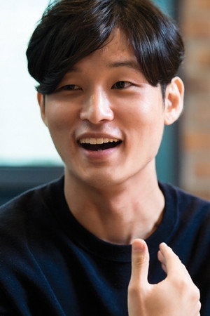 Cover image for 윤성현