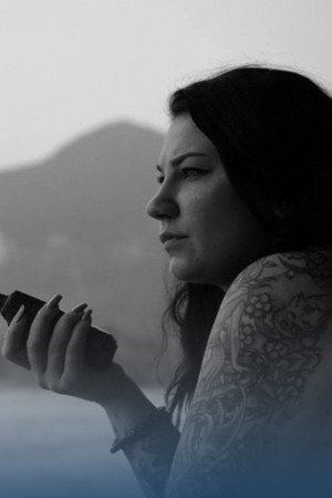Cover image for Erin Large