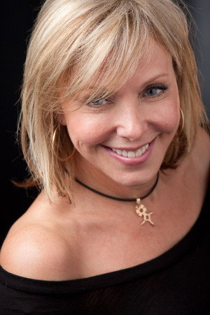 Cover image for Ava Lazar