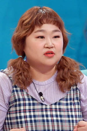 Cover image for 홍윤화