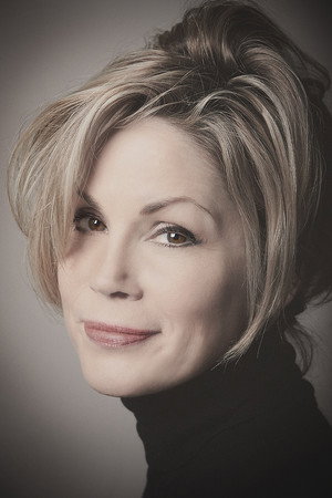 Cover image for Theresa Bell