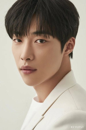 Cover image for 우도환