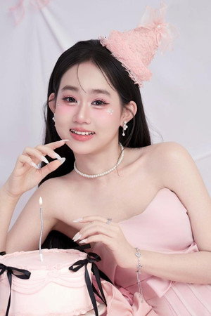 Cover image for Ngô Bảo Hân