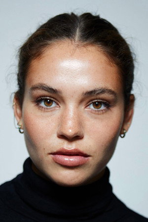 Cover image for Charlotte MacInnes